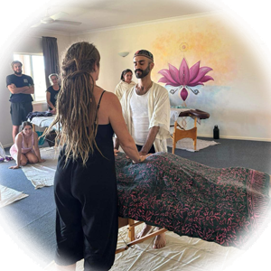 Demonstration of tuning into the body during our Hum Healing Lomi Lomi practitioner course.